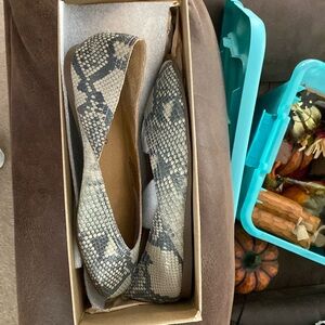 Snake skin lucky brand flats